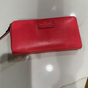 Kate Spade Coral Leather Wallet nwot 20$